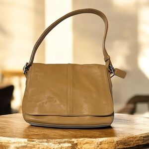 Coach Hampton Vintage shoulder bag in tan leather Hampton 9570